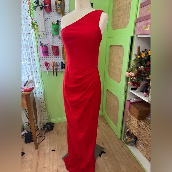 David's Bridal Red One-Shoulder Prom Dress - Picture 2 of 7